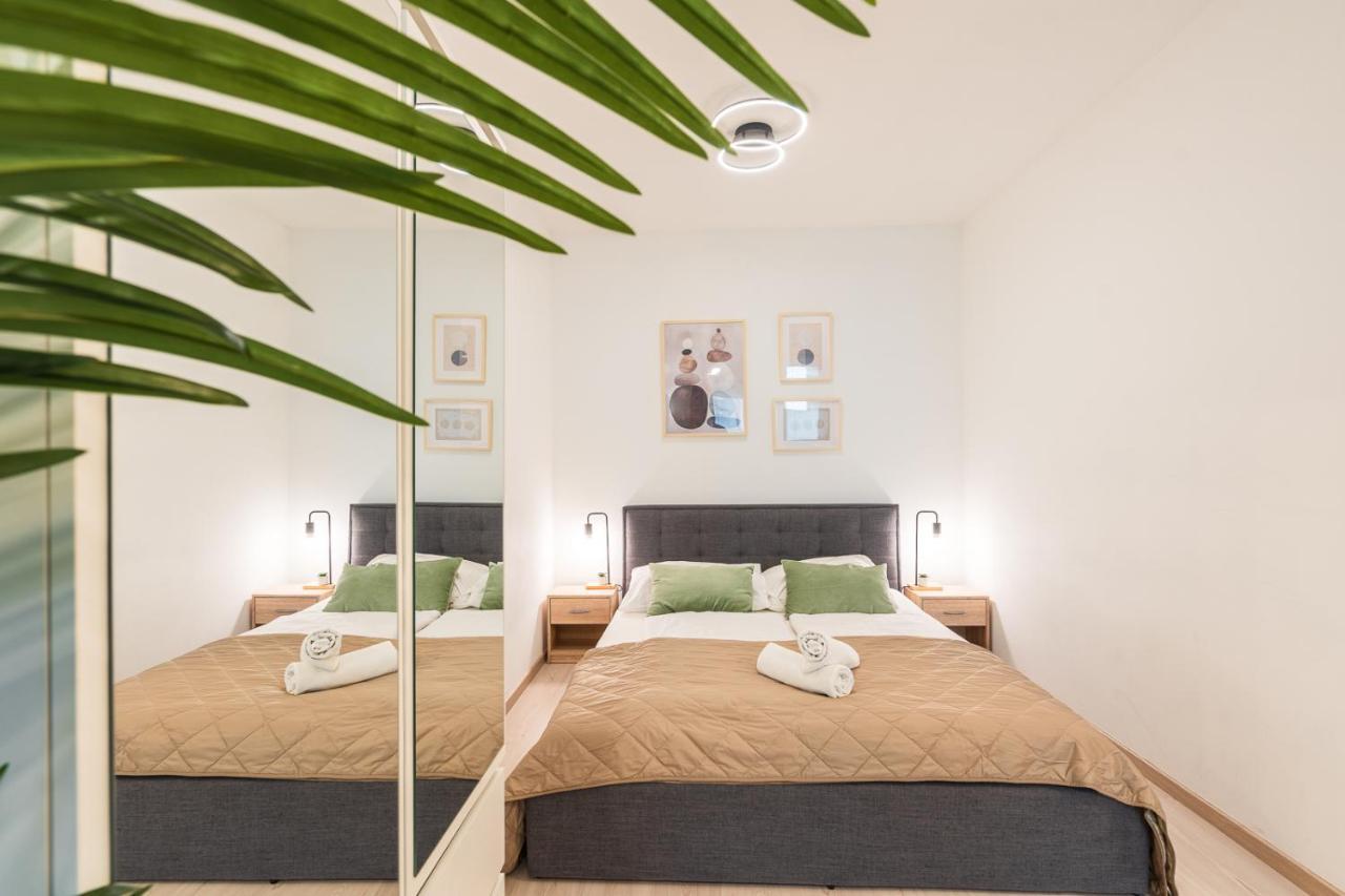 Modern Newly-Built Home By The New York Cafe Budapeste Exterior foto